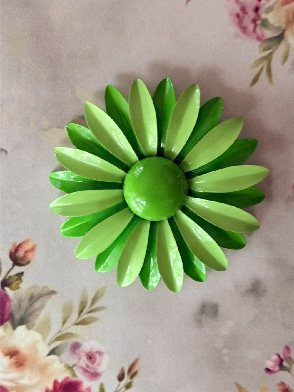 Green Daisy Enamel Brooch.